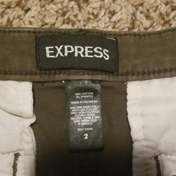 Express Shorts - Picture 3 of 3